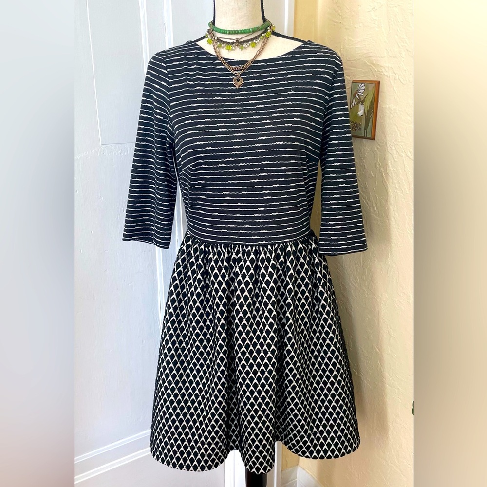 Taylor Bohemian Contrast Fabric 3/4 Sleeve Dress Black and White‎ Dress Size 10